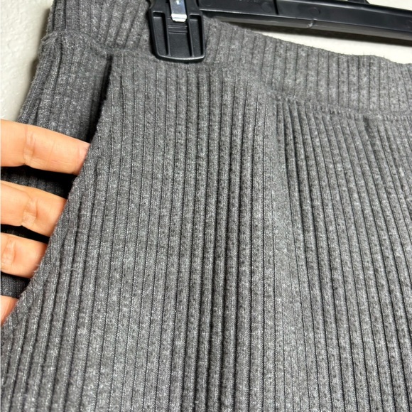 Velvet by Graham & Spencer Soft Gray Wide Leg Ribbed Knit Pants, Slash Pockets. - Picture 2 of 15